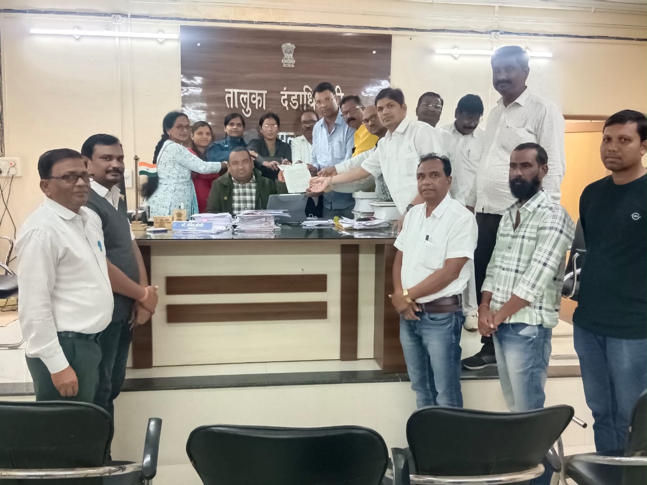 अवकाळी पावसाने शेतकरी अडचणीत, तात्काळ नुकसान भरपाई द्या – कांग्रेसचे निवेदन