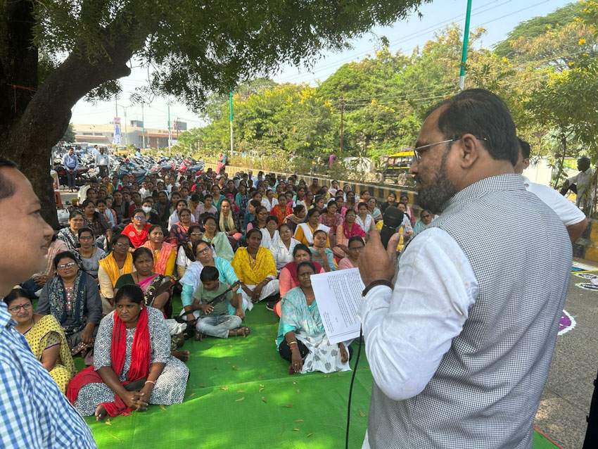 NRHM worker chandrapur