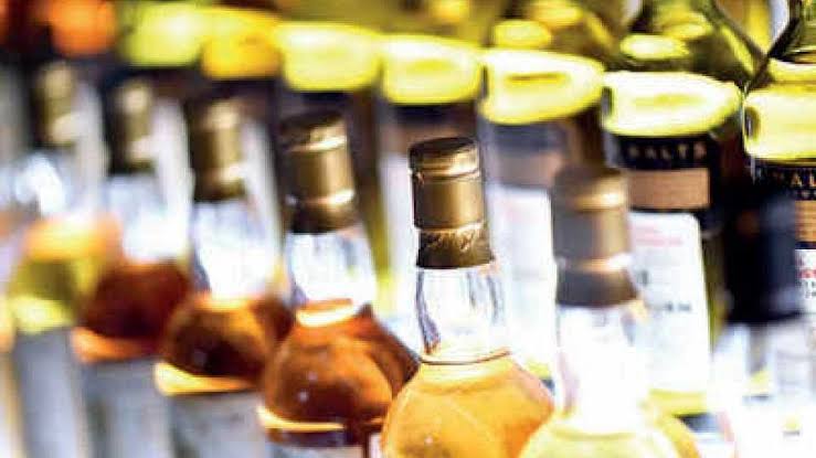 वरोऱ्यात बनावट दारू तस्करावर कारवाई पण चंद्रपुरात?