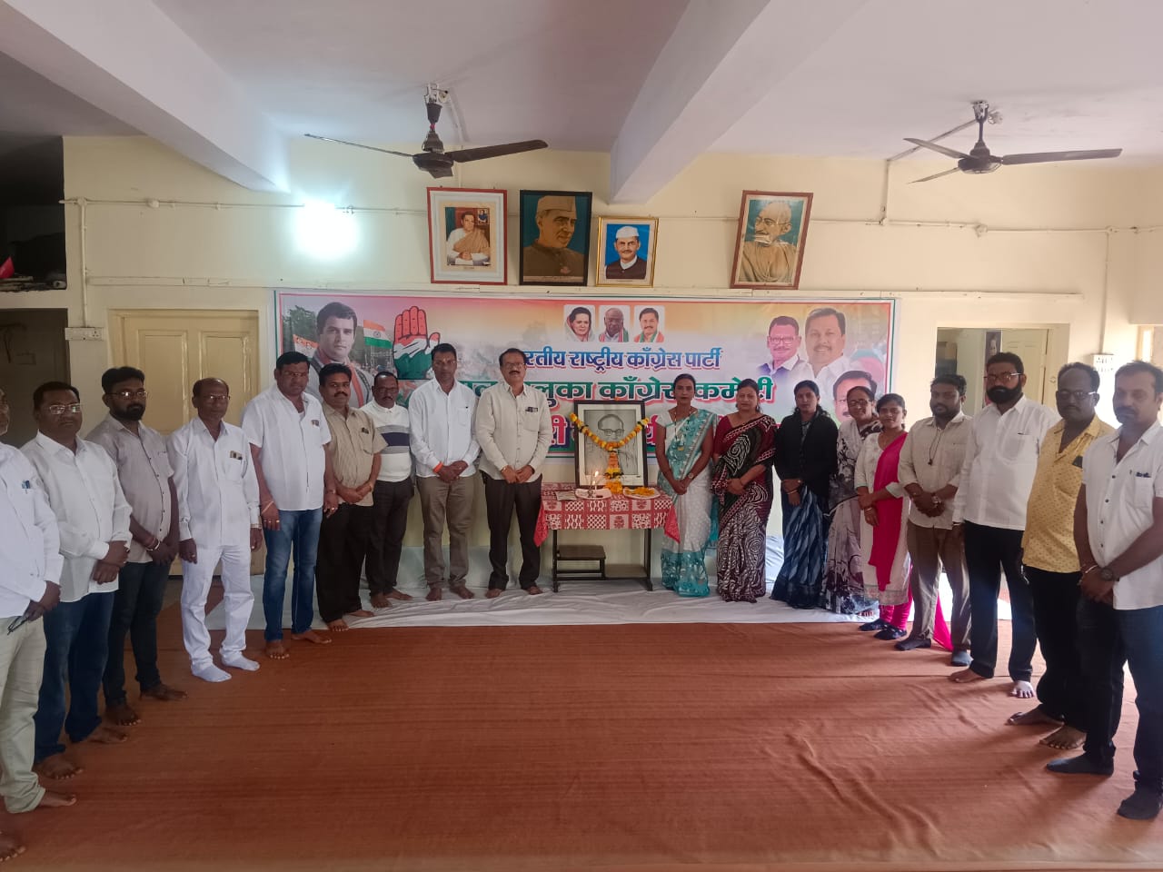 डॉ. बाबासाहेब आंबेडकर महापरिनिर्वाण दिनानिमित्त तालुका कांग्रेस तर्फे विनम्र अभिवादन