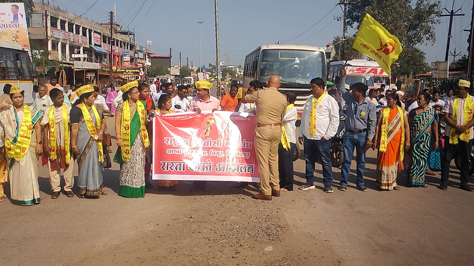 चिमुरात राष्ट्रीय ओबीसी महासंघाचे रस्ता रोको आंदोलन