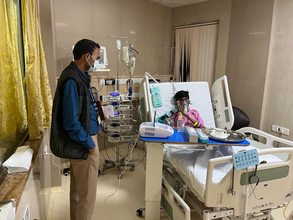 हृदयाचे व्हॉल्व निकामी झालेल्या तरुणासाठी नामदार सुधीर मुनगंटीवार ठरले देवदूत