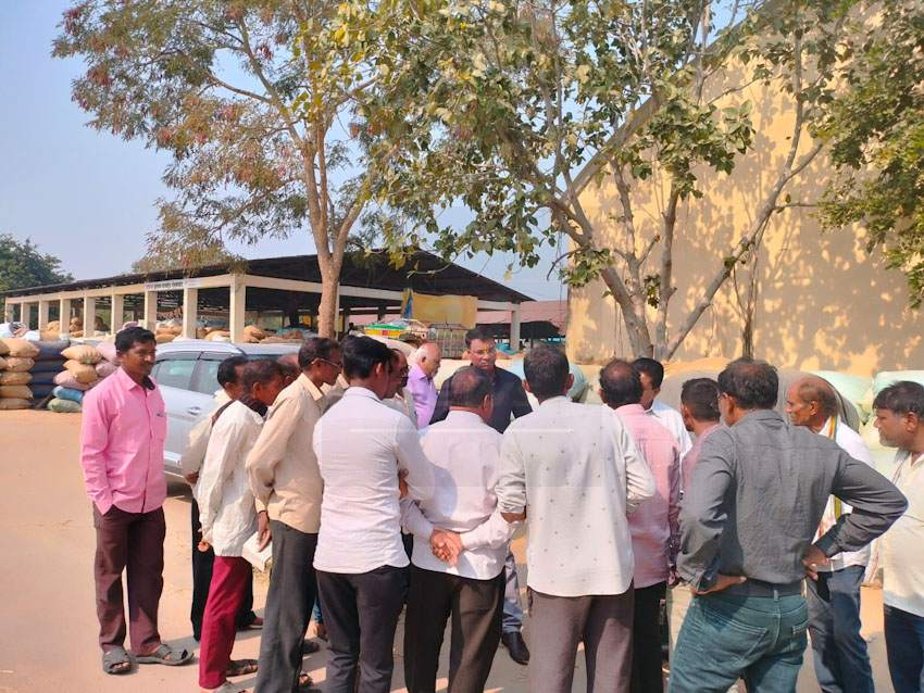 शासकीय आधारभूत धान खरेदी नोंदणीची मुदत १५ दिवस पर्यंत वाढवुन द्या – सभापती राकेश रत्नावार