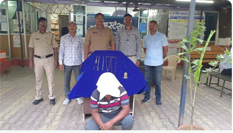 पाहुणा म्हणून घरी आला आणि चोरी करून गेला