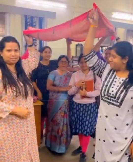 Reels in government office