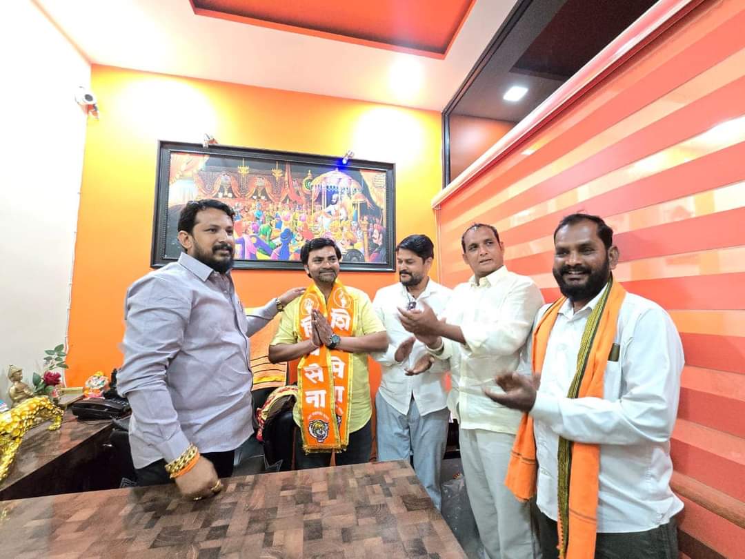 Sandip Girhe : बल्लारपूर शहर कांग्रेस उपाध्यक्षाचा शिवसेना ठाकरे गटात प्रवेश