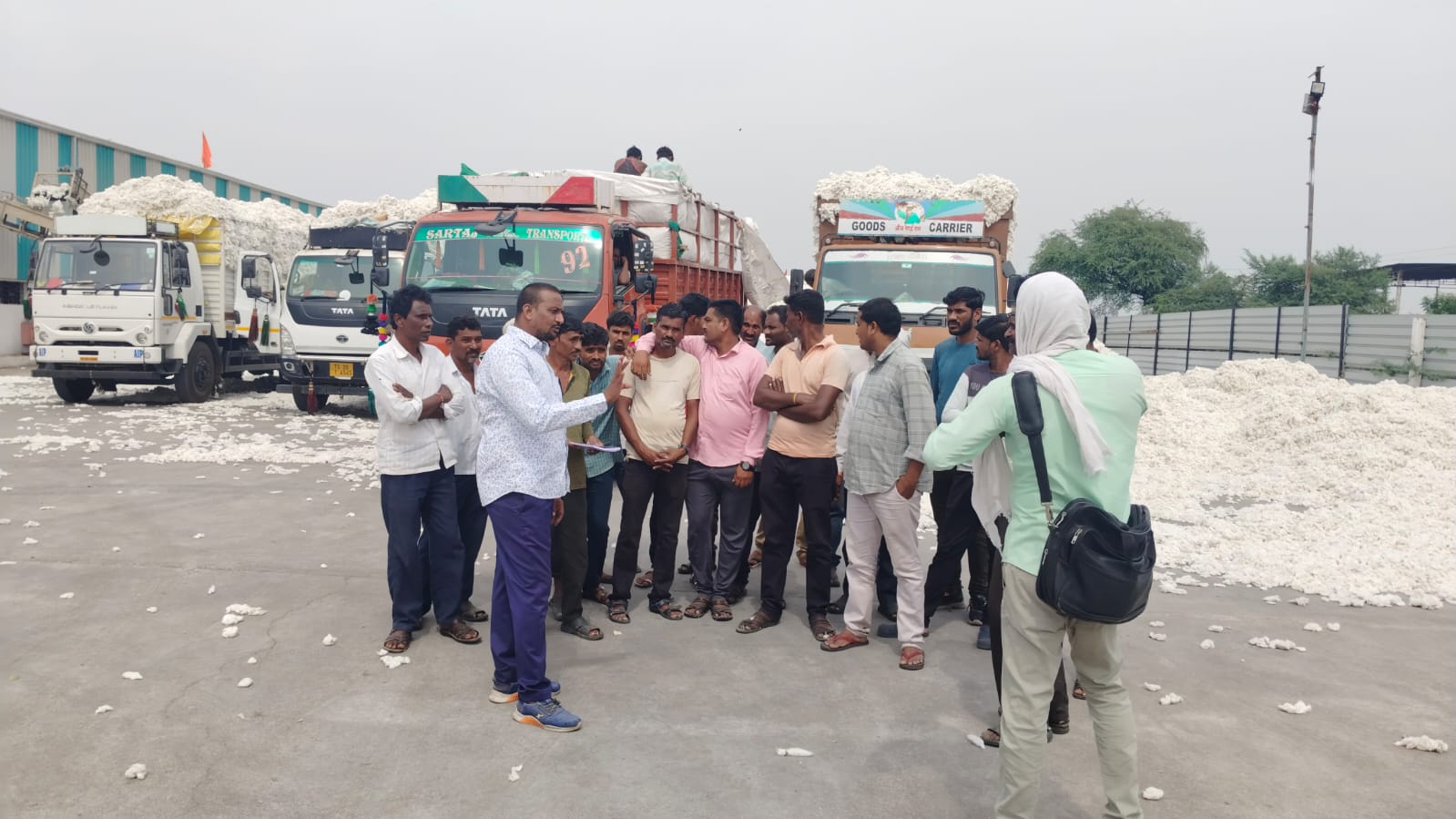 Agriculture Policy : चंद्रपुरात शेतकऱ्यांचा कापूस हमीभावाने खरेदी करा – सुर्या अडबाले